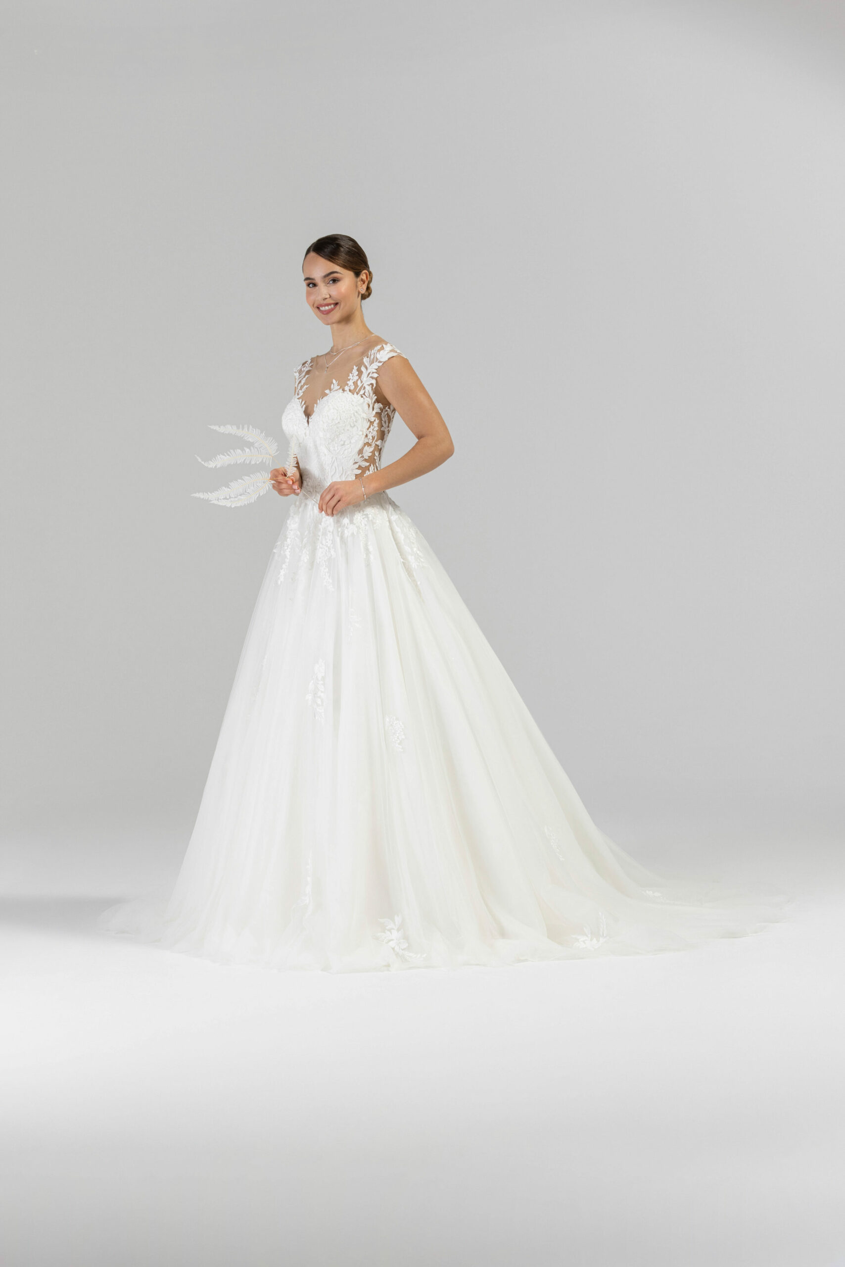 irvalda-brautkleider-wien-online-bestellen-modell-line