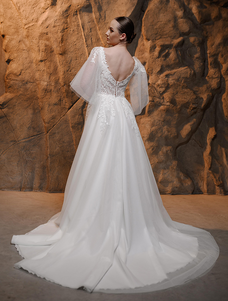 Elegantes A-Linie Brautkleid aus Tüll mit fließenden Ärmeln, einem Oberteil aus zarter Spitze und halboffener Rücken